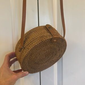 Circular straw shoulder bag